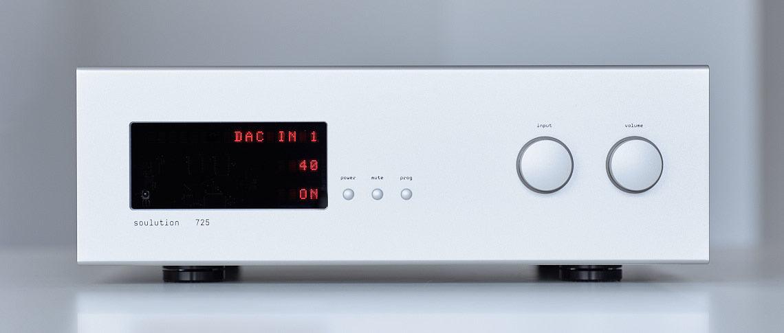 Soulution 725 preamplifier
