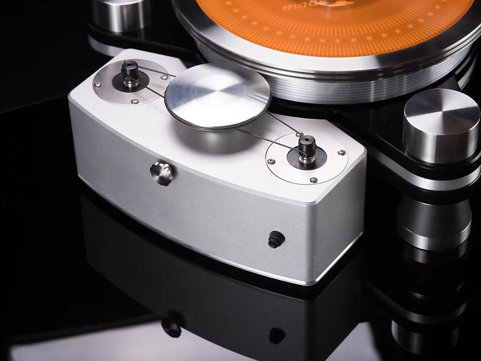VPI Avenger Plus Turntable