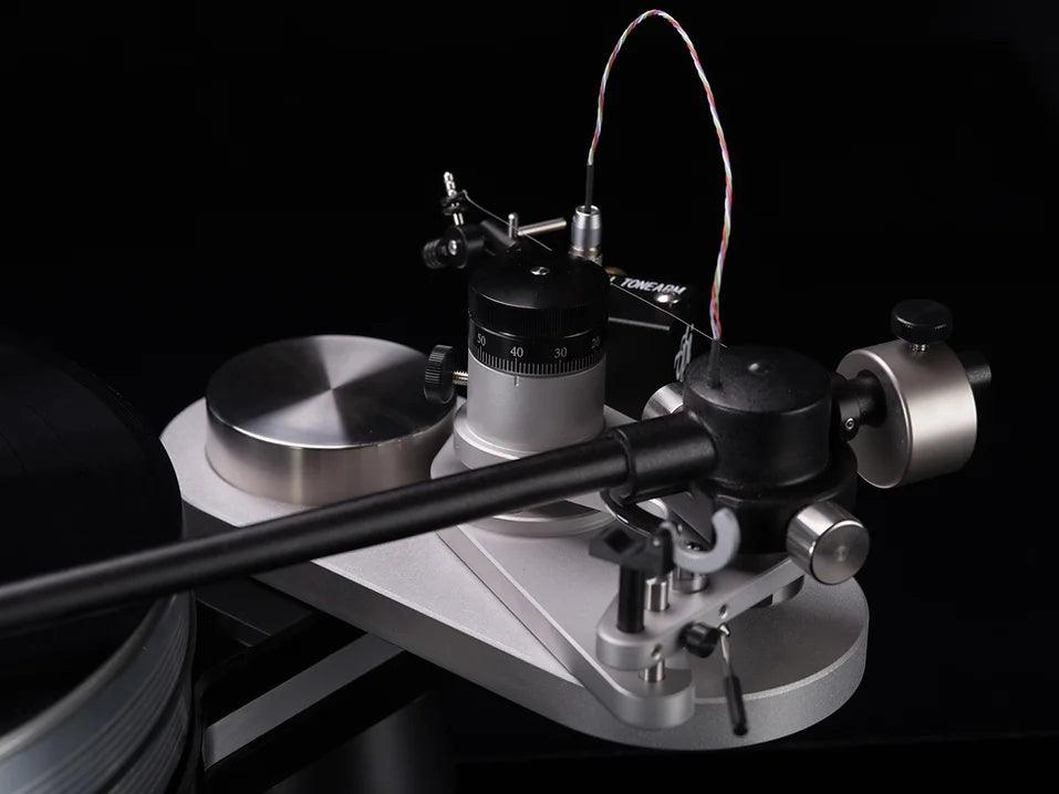 VPI Avenger Turntable