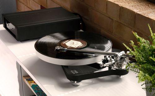 Rega Naia Turntable